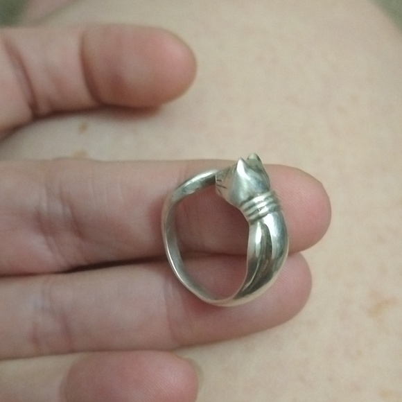 Vtg. Sterling Silver Signed Handcrafted Cat wrap around Ring size 7 - Picture 6 of 7